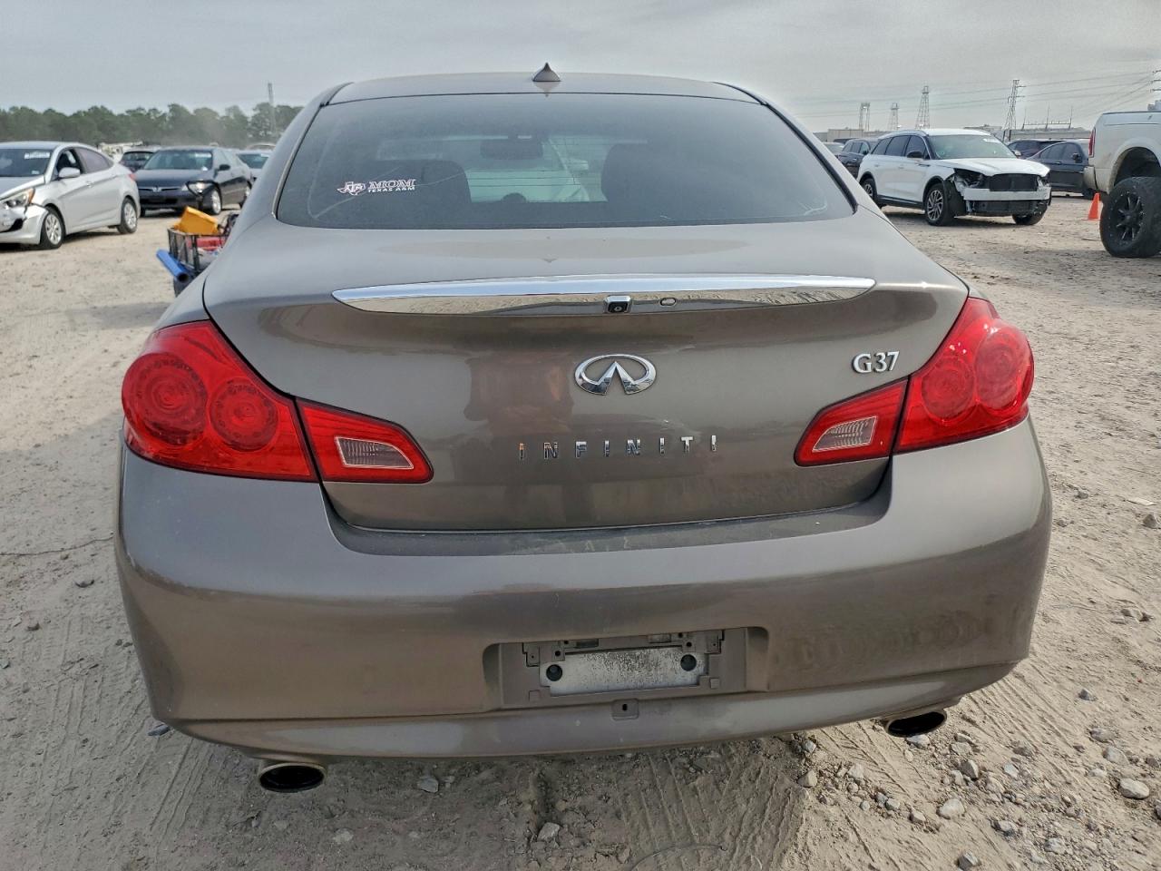 2011 INFINITI G37 BASE photo 11