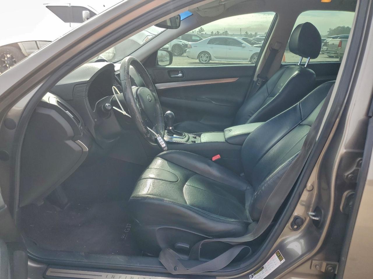 2011 INFINITI G37 BASE photo 13
