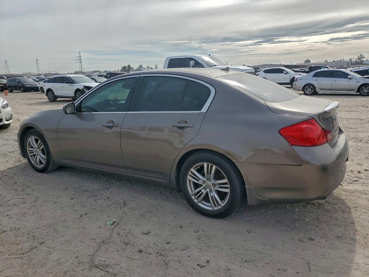 2011 INFINITI G37 BASE photo 3