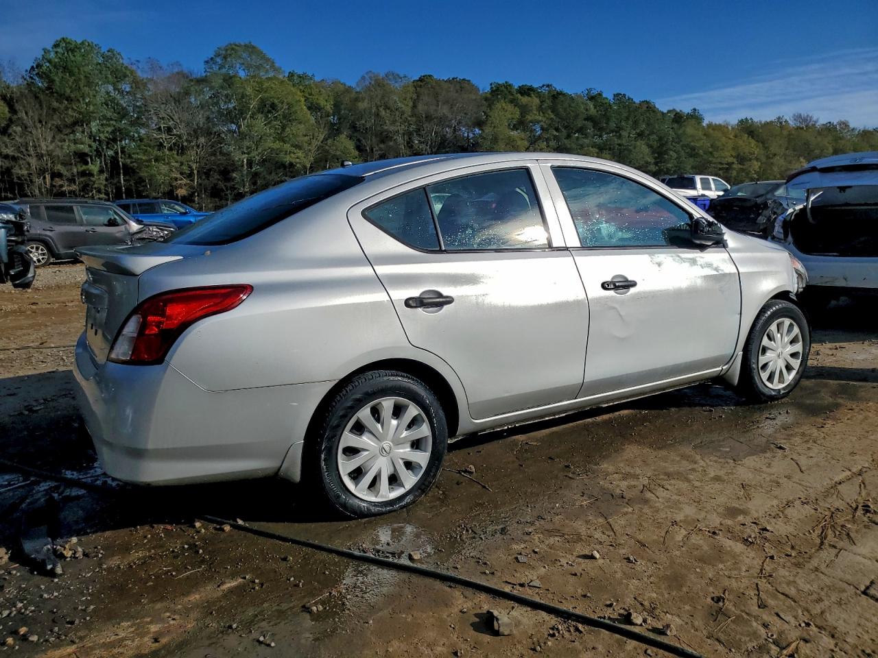 2018 NISSAN VERSA S photo 3