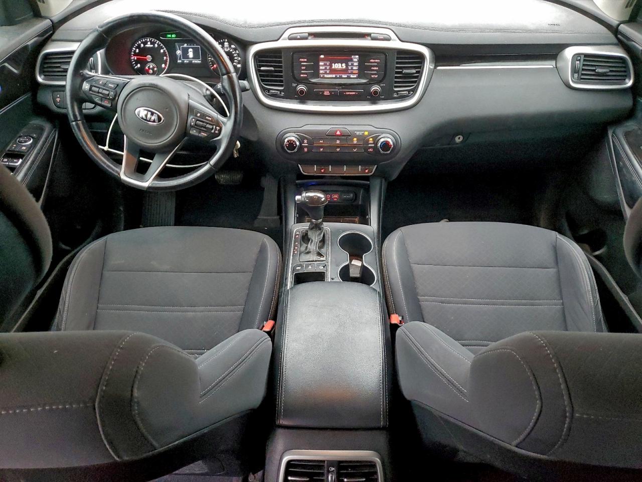 2016 KIA SORENTO LX photo 8