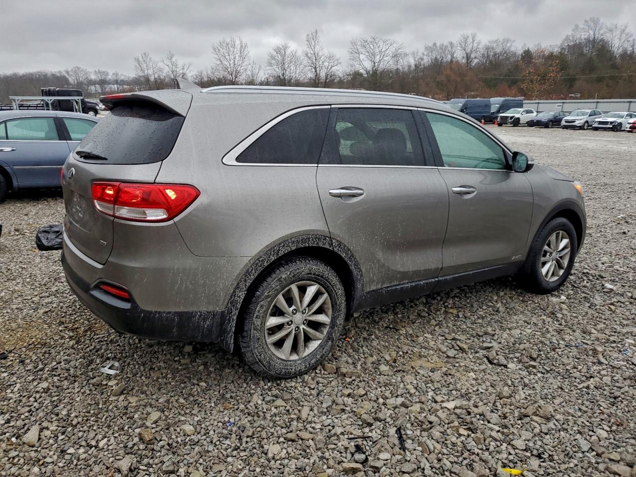 2016 KIA SORENTO LX photo 3