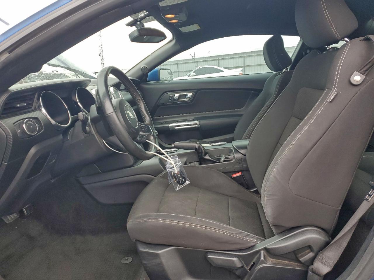 2017 FORD MUSTANG photo 7