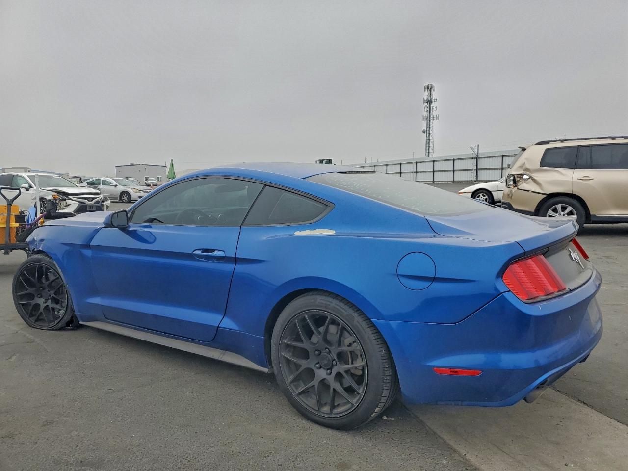 2017 FORD MUSTANG photo 2