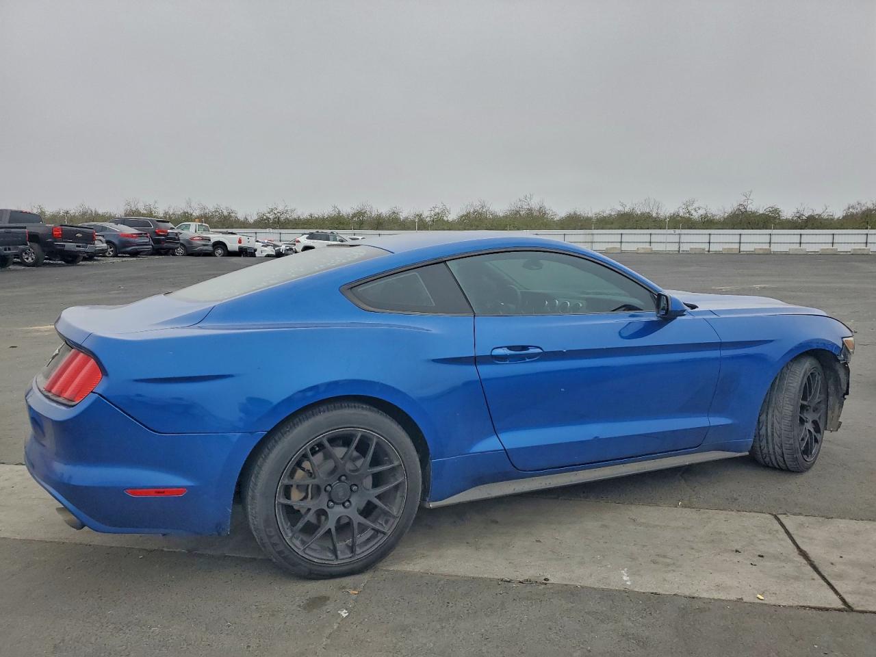 2017 FORD MUSTANG photo 3