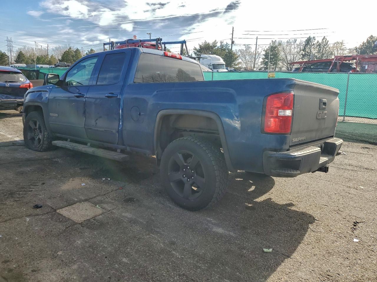 2017 GMC SIERRA K1500 photo 2
