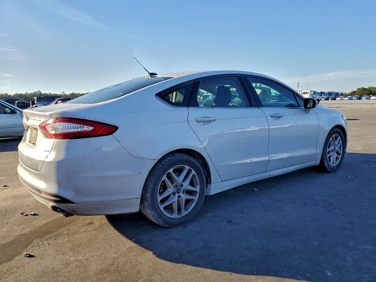 2016 FORD FUSION SE photo 3