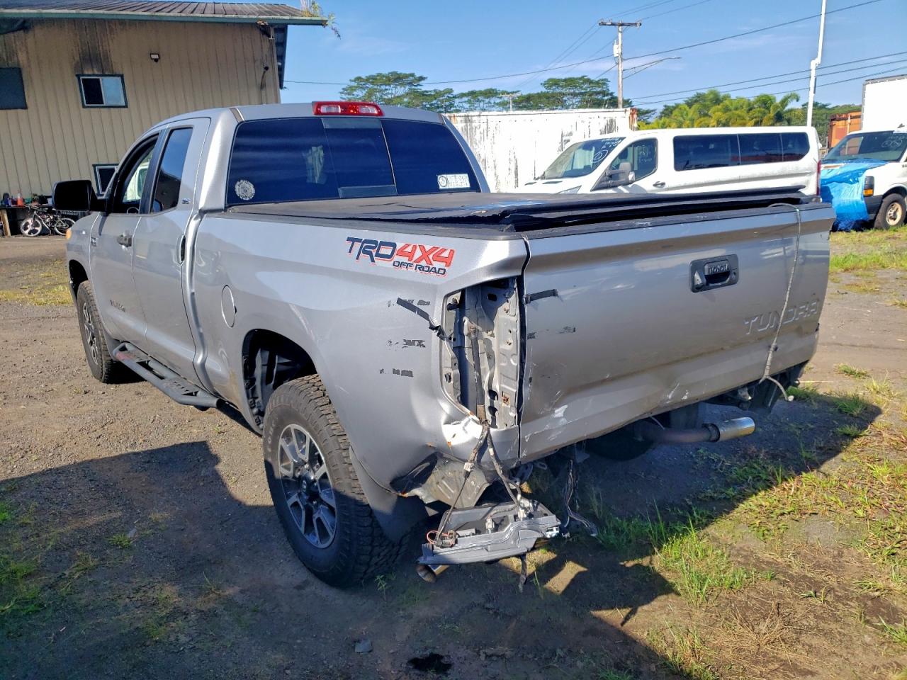 2014 TOYOTA TUNDRA photo 2