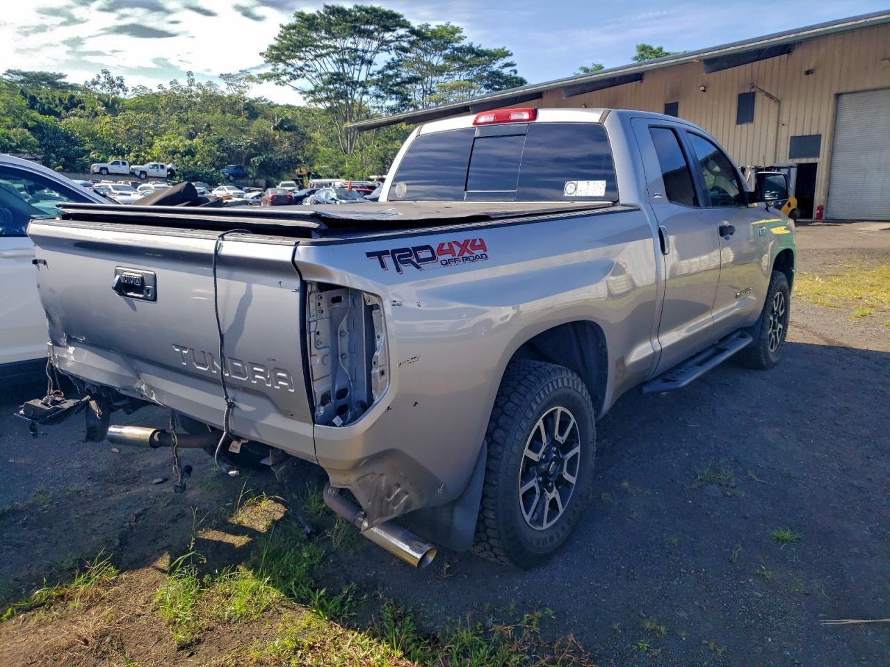 2014 TOYOTA TUNDRA photo 3