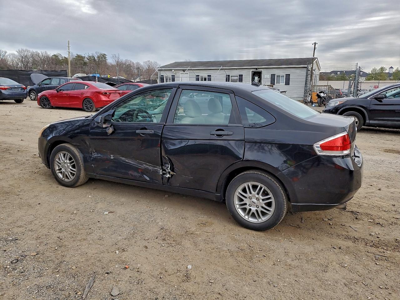 2009 FORD FOCUS SE photo 2