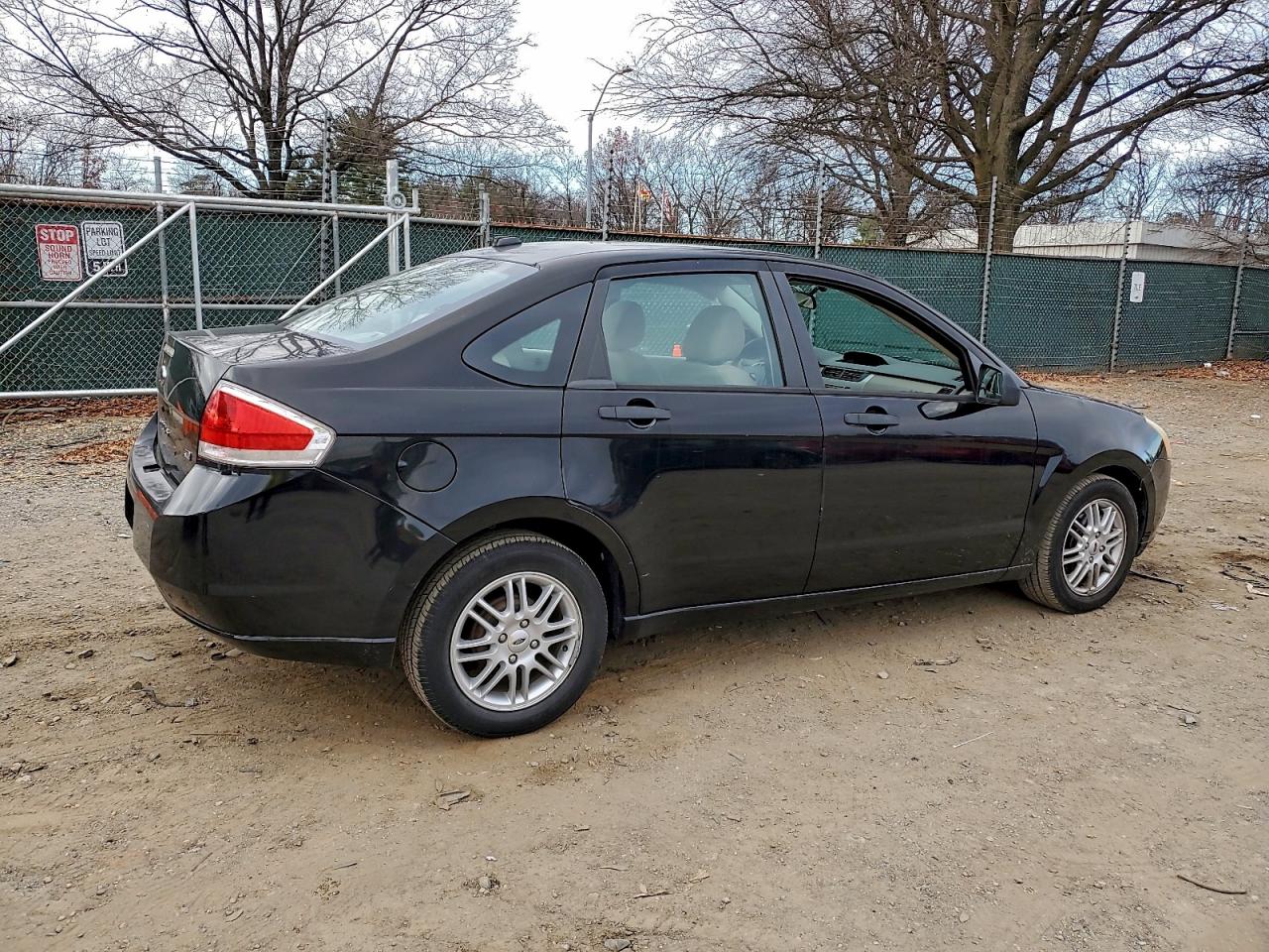2009 FORD FOCUS SE photo 3