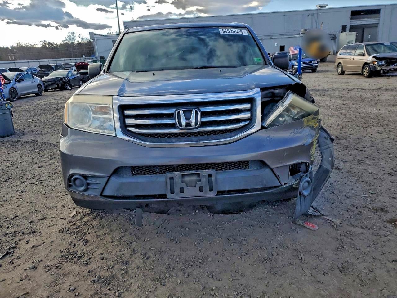 2015 HONDA PILOT LX photo 5