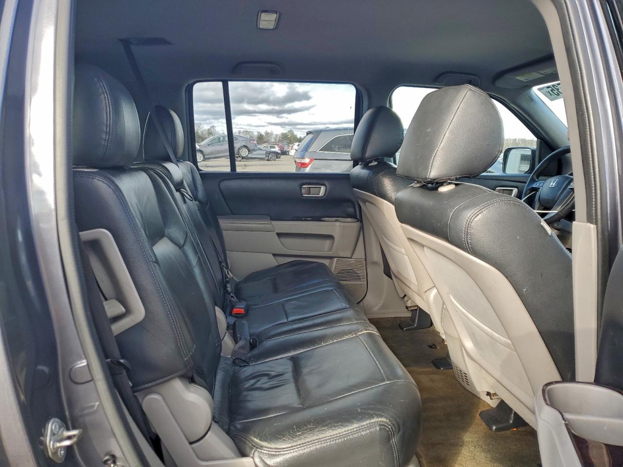 2015 HONDA PILOT LX photo 11