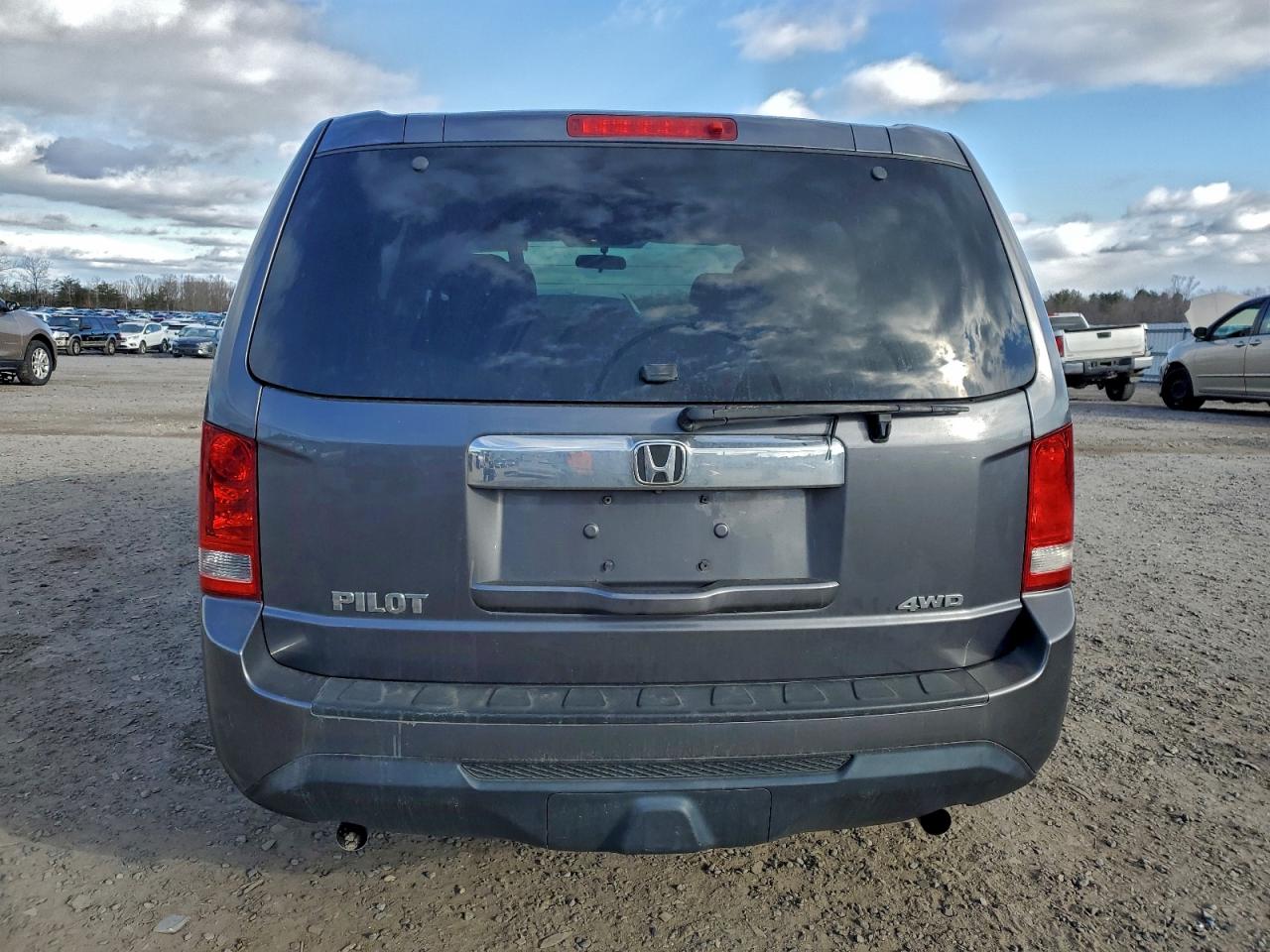 2015 HONDA PILOT LX photo 6