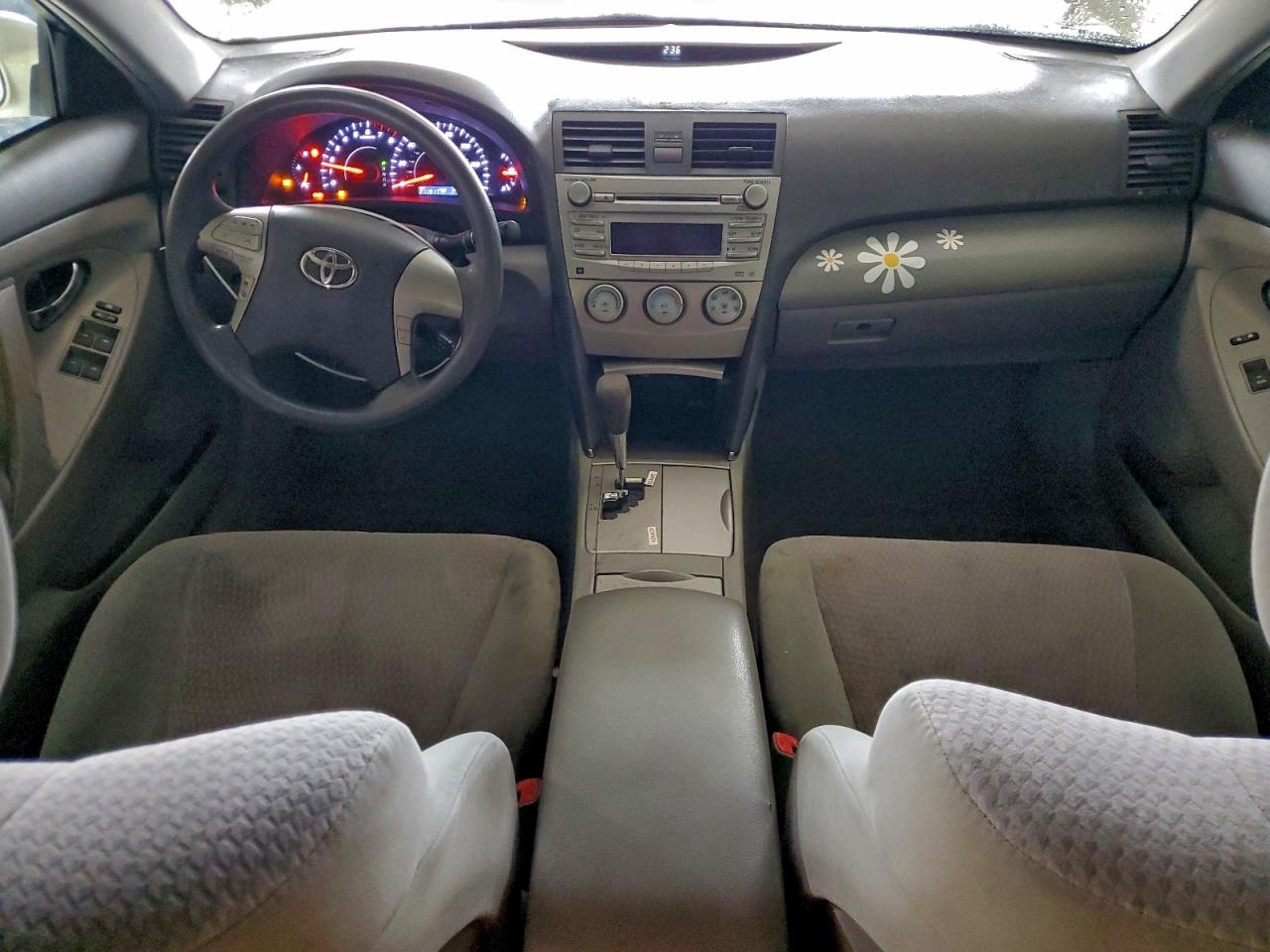 2010 TOYOTA CAMRY BASE photo 8