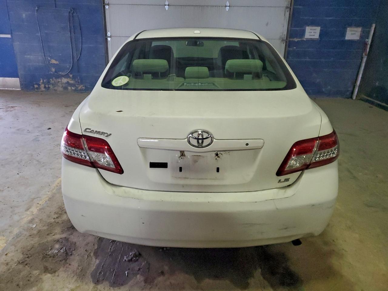 2010 TOYOTA CAMRY BASE photo 6