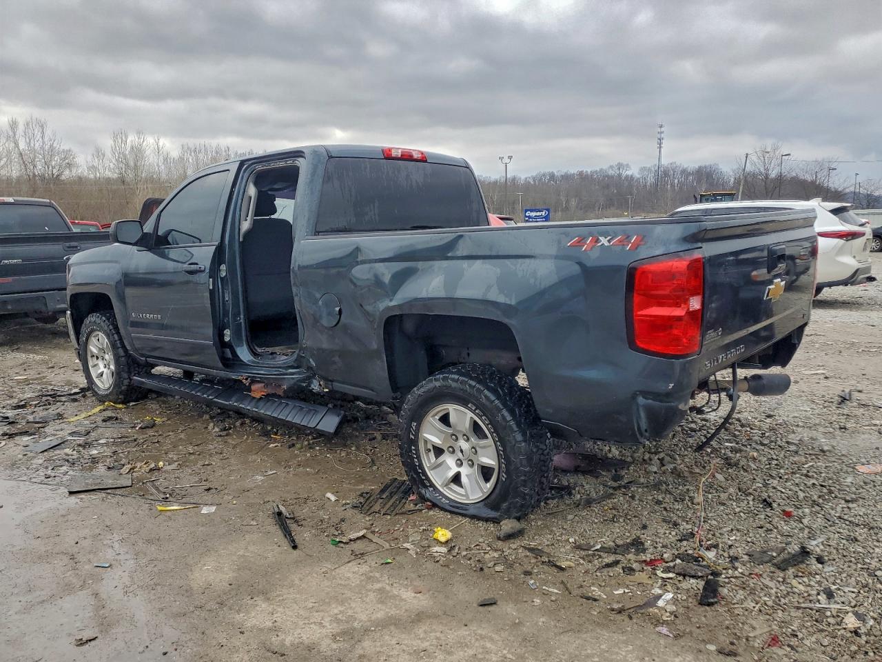2018 CHEVROLET SILVERADO K1500 LT photo 2