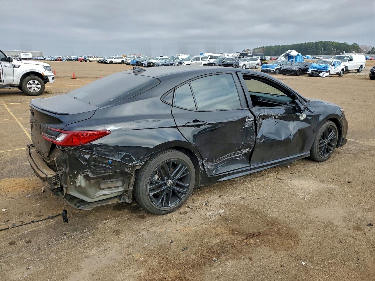 2025 TOYOTA CAMRY XSE photo 7