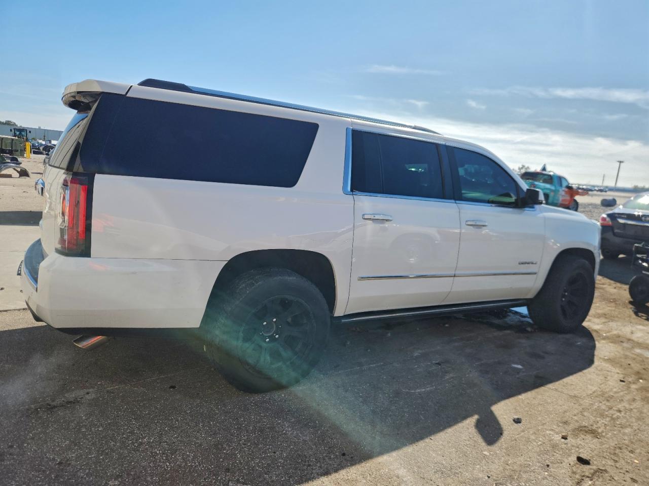 2015 GMC YUKON XL DENALI photo 3