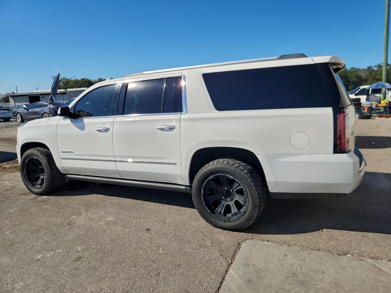 2015 GMC YUKON XL DENALI photo 2