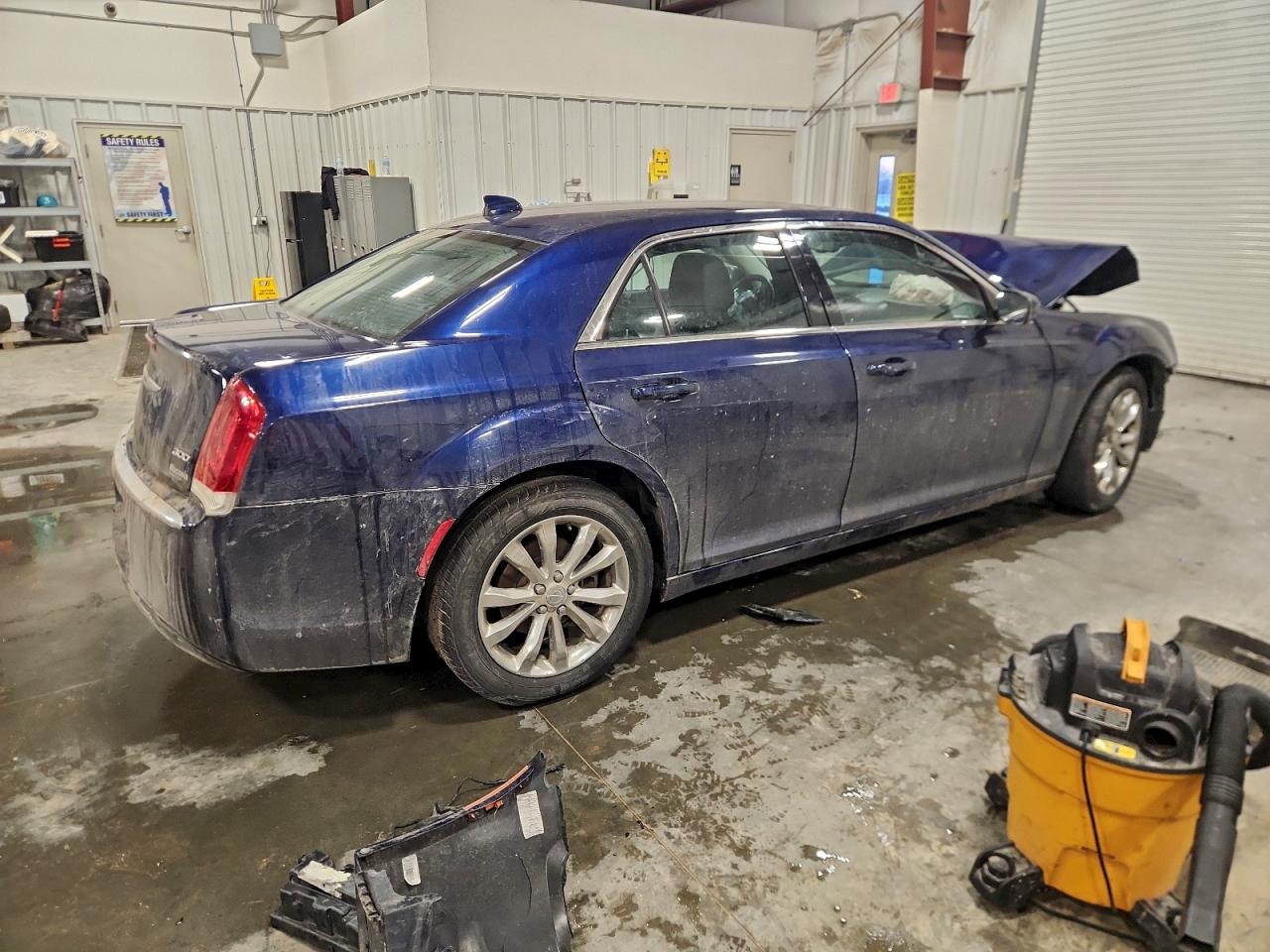 2016 CHRYSLER 300 LIMITED photo 3