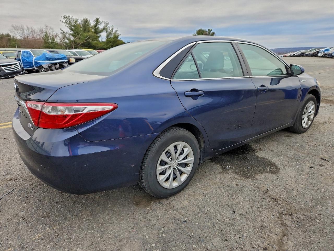 2017 TOYOTA CAMRY HYBRID photo 3