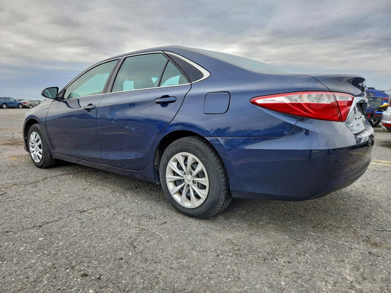 2017 TOYOTA CAMRY HYBRID photo 2