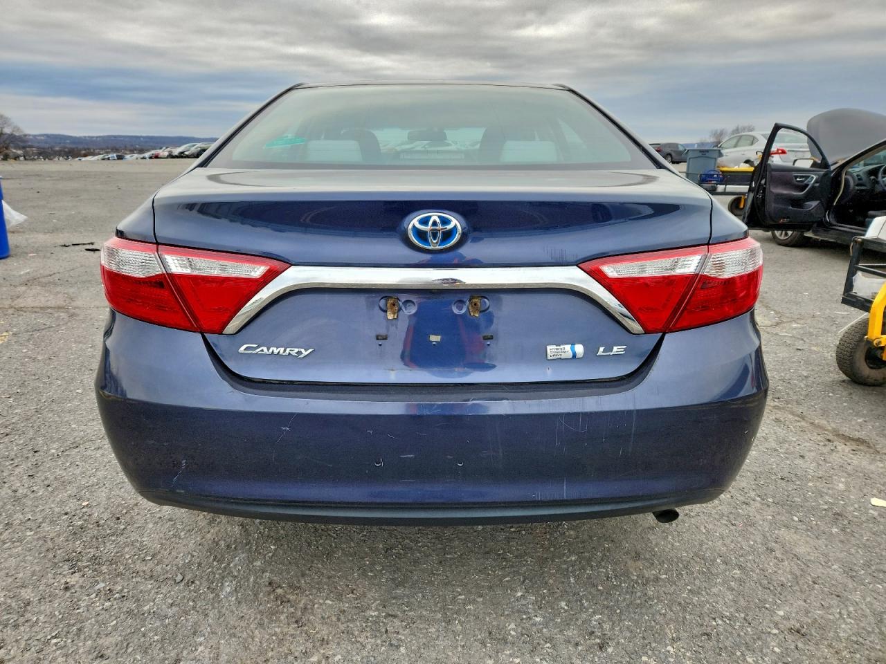 2017 TOYOTA CAMRY HYBRID photo 6