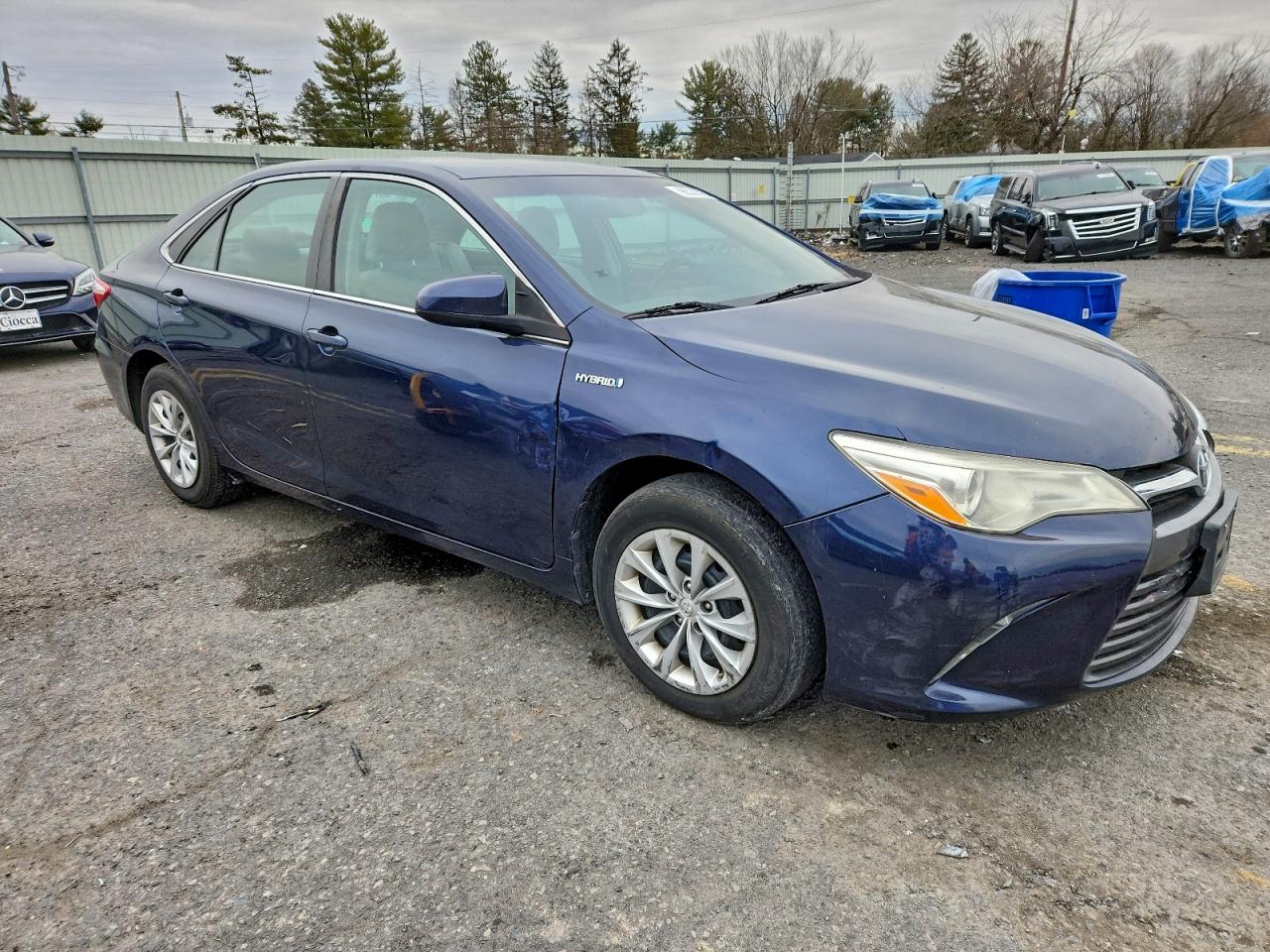 2017 TOYOTA CAMRY HYBRID photo 4
