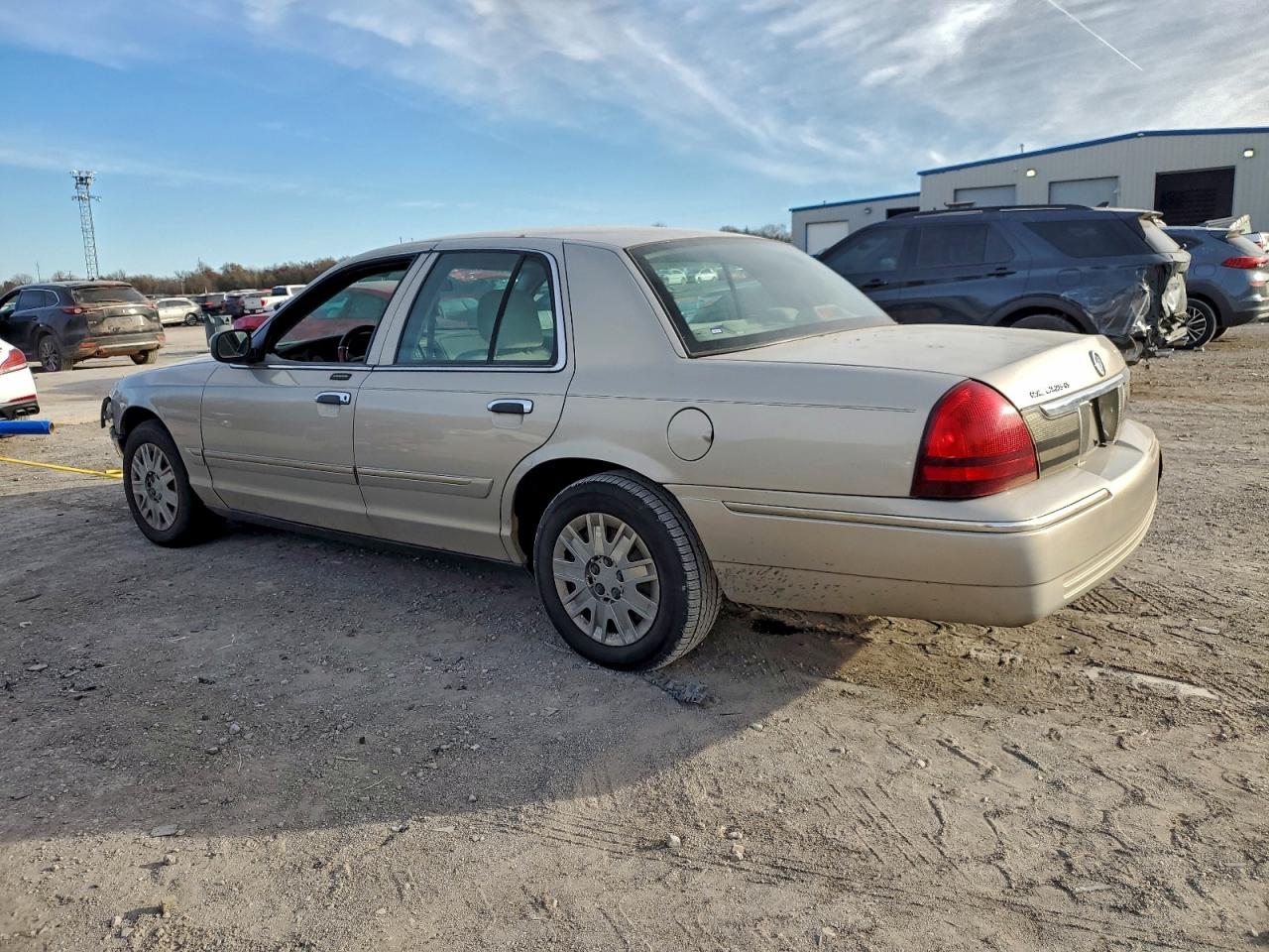 2007 MERCURY GRAND MARQUIS GS photo 2
