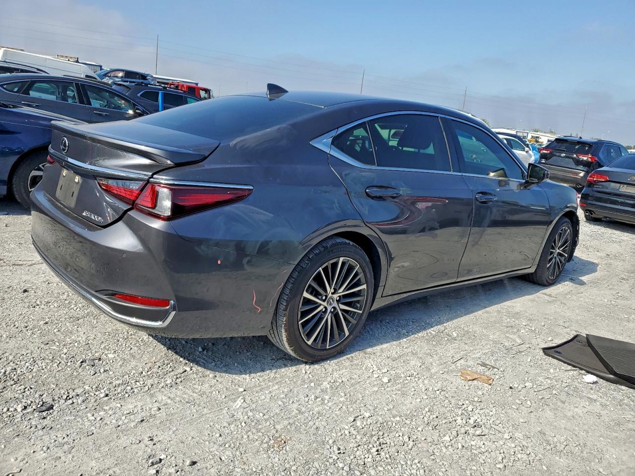 2023 LEXUS ES 300H BASE photo 3