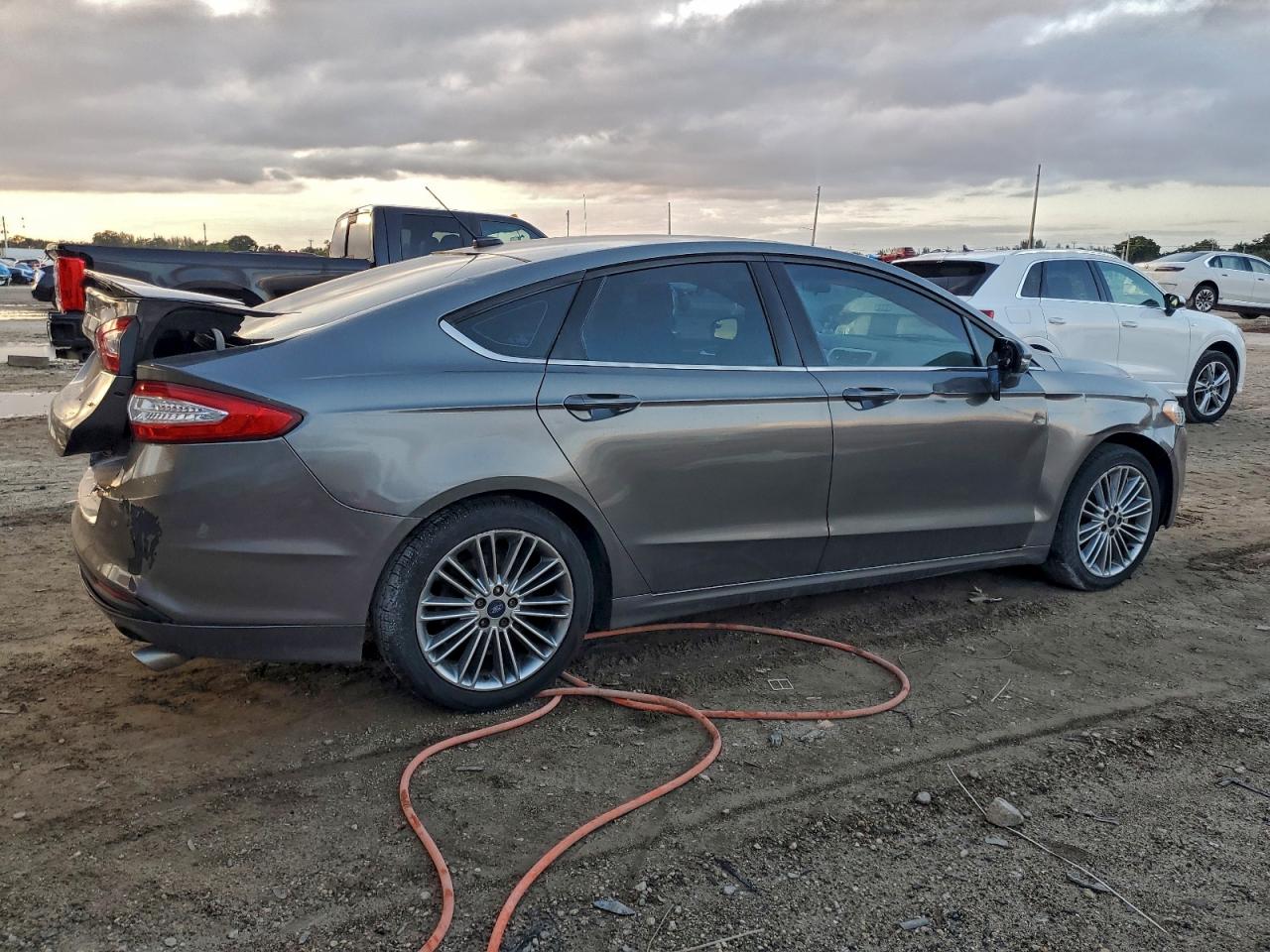 2014 FORD FUSION SE photo 3