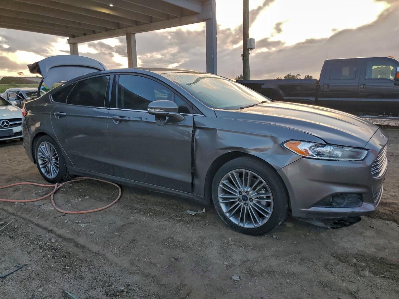 2014 FORD FUSION SE photo 4