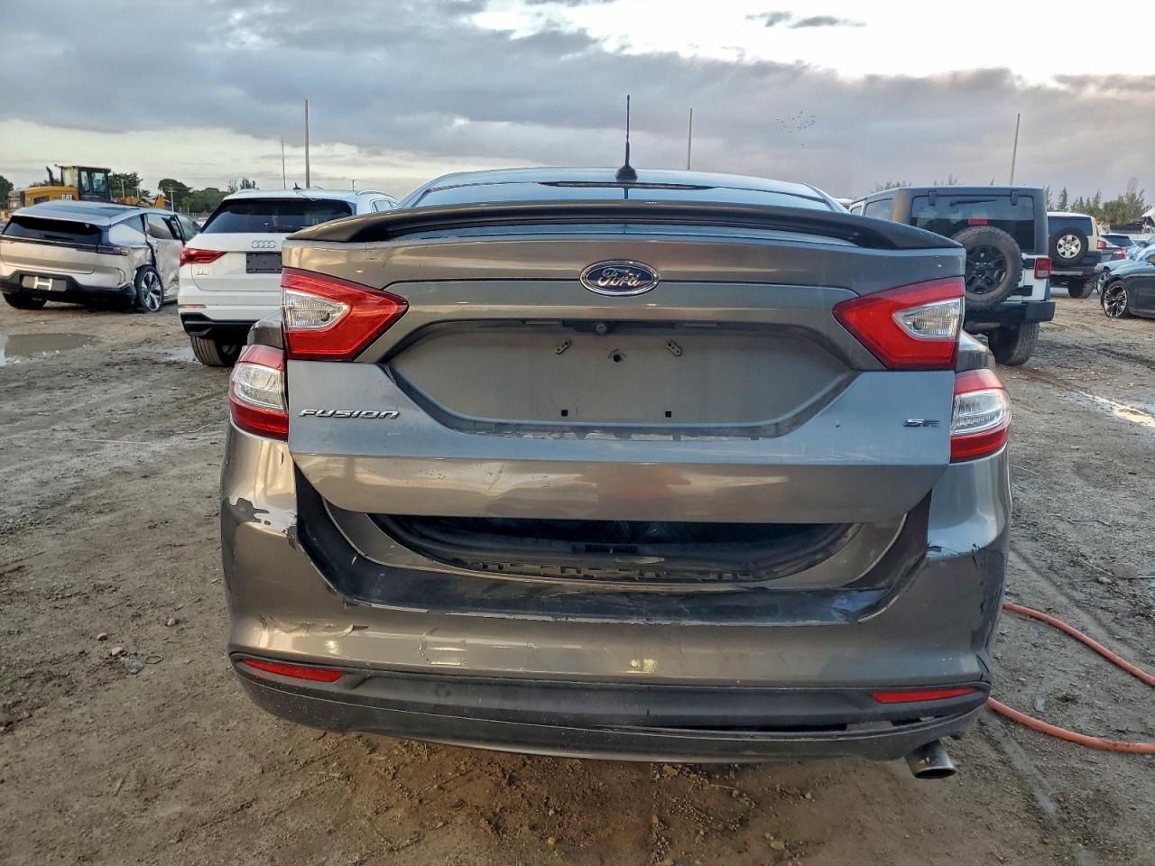 2014 FORD FUSION SE photo 6