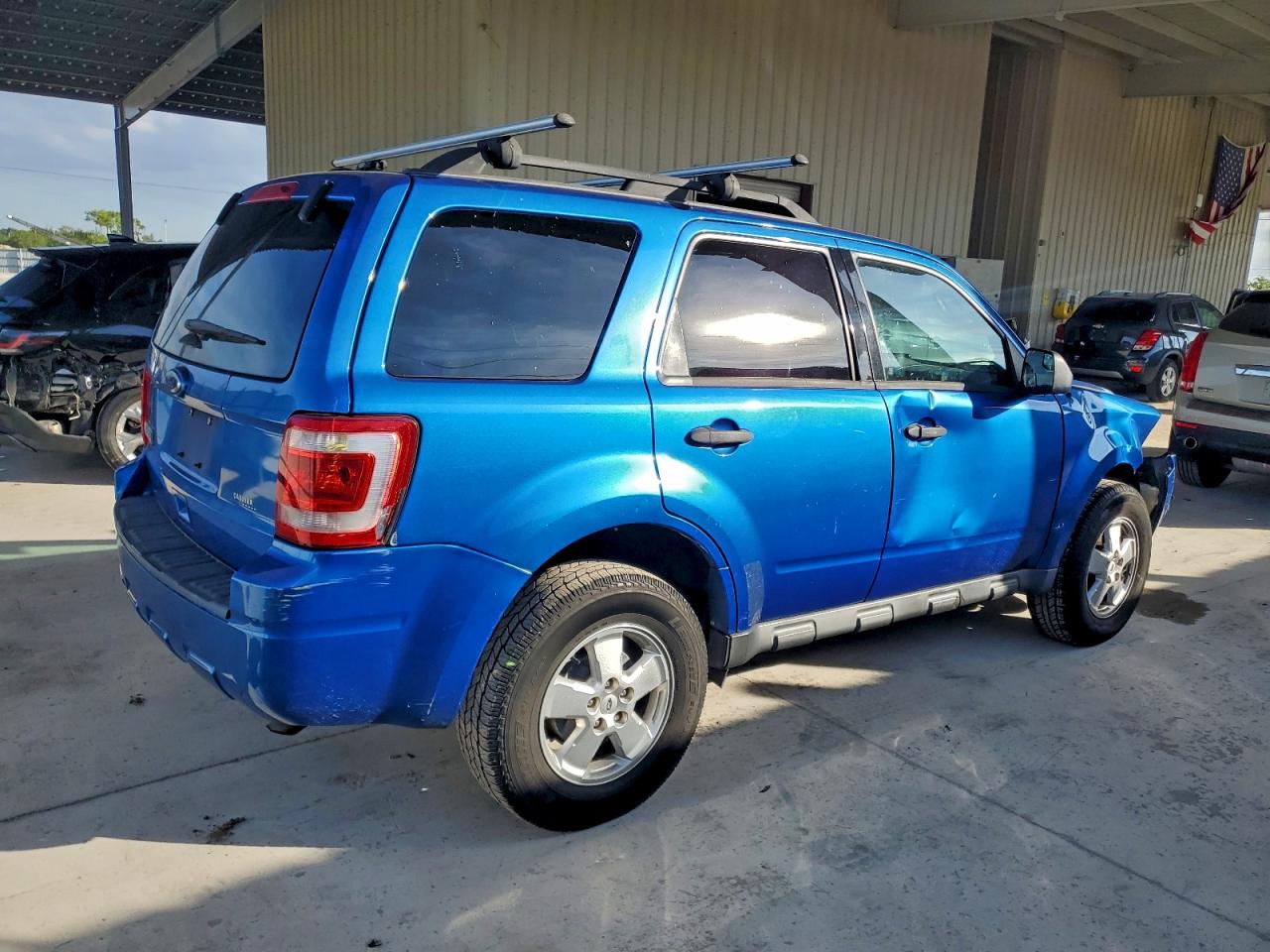 2011 FORD ESCAPE XLT photo 3