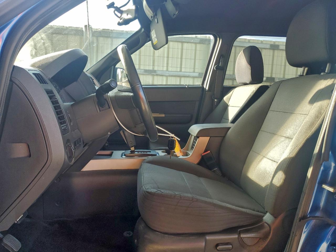 2011 FORD ESCAPE XLT photo 7