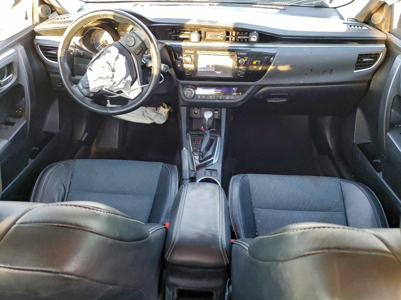 2015 TOYOTA COROLLA L photo 15