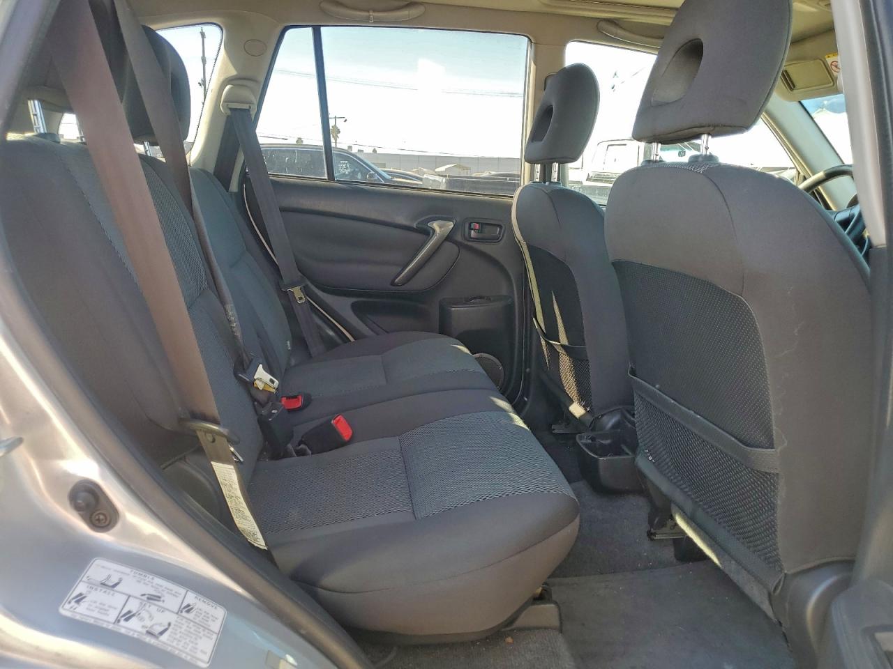 2004 TOYOTA RAV4 photo 21