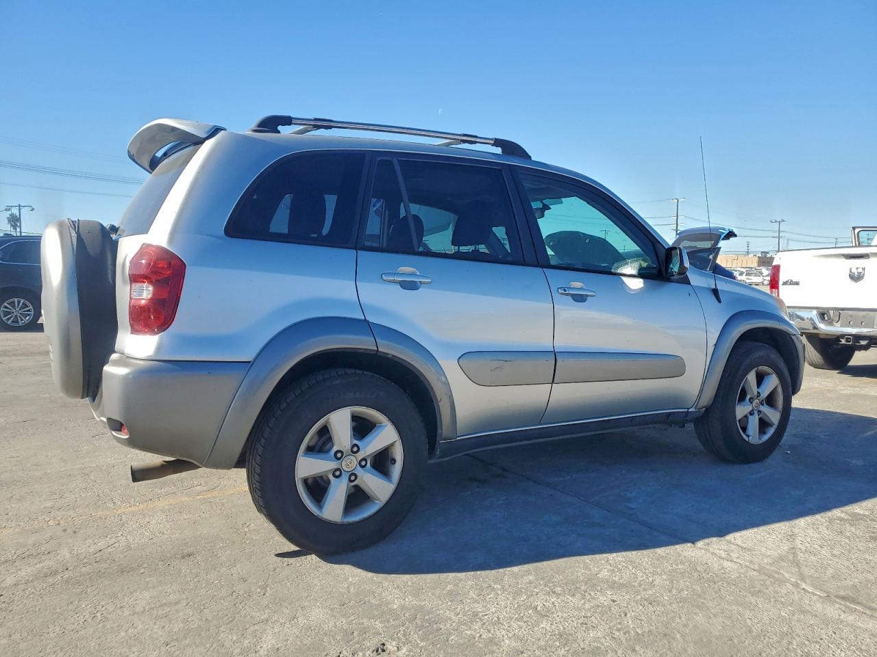 2004 TOYOTA RAV4 photo 5