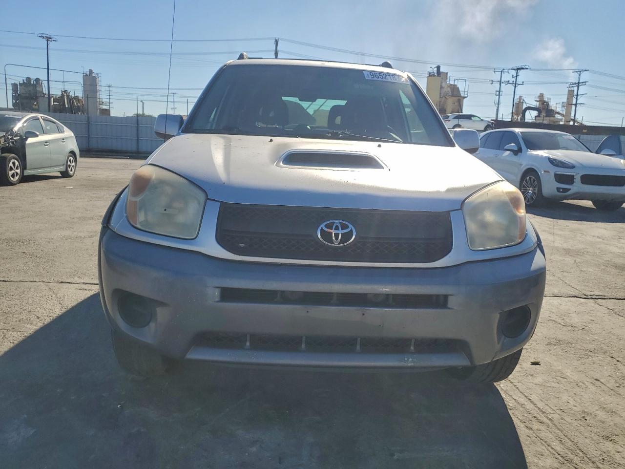 2004 TOYOTA RAV4 photo 9