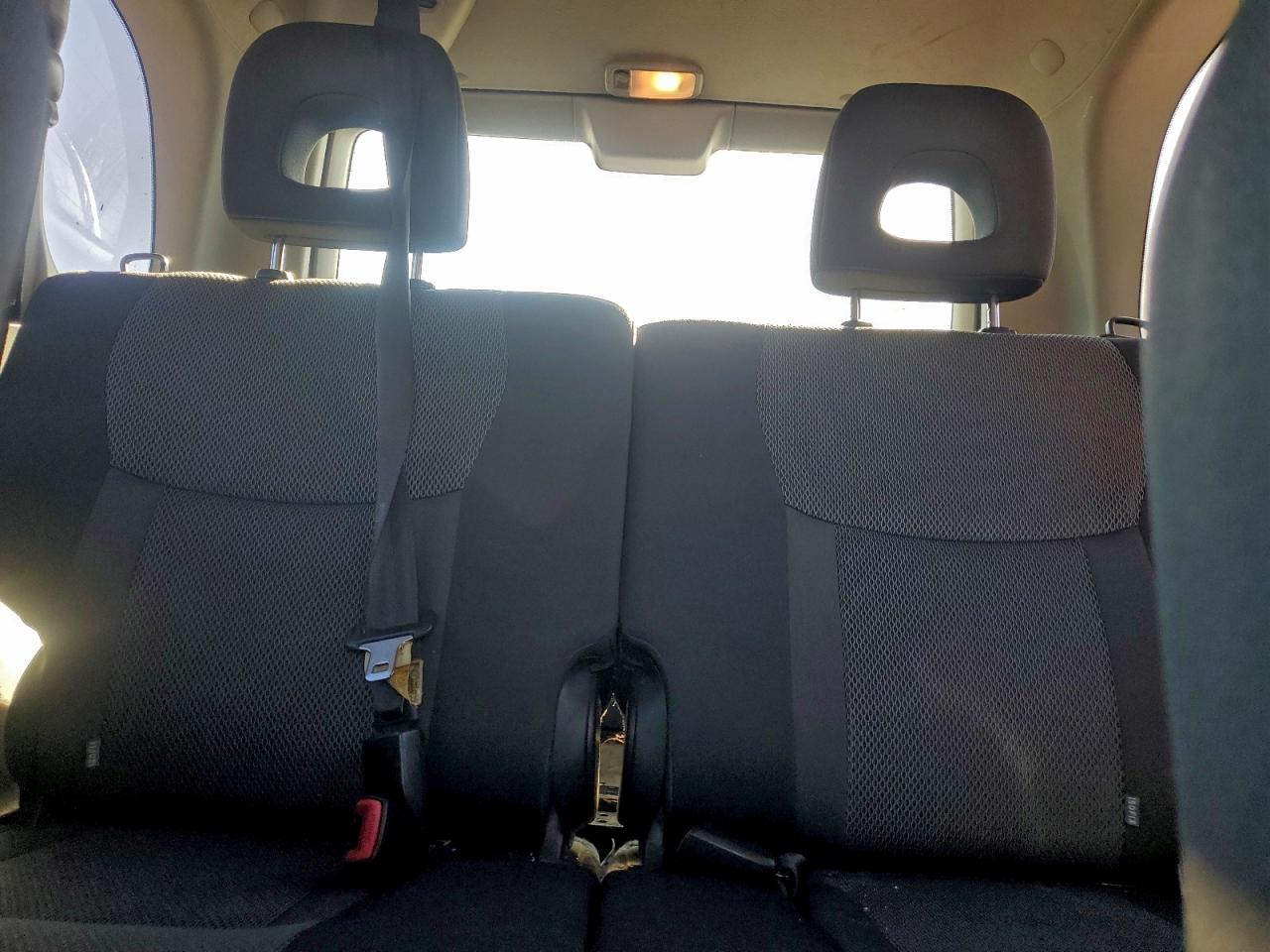2004 TOYOTA RAV4 photo 19