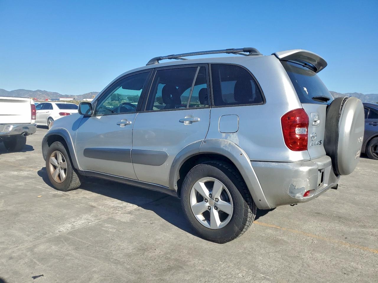 2004 TOYOTA RAV4 photo 3