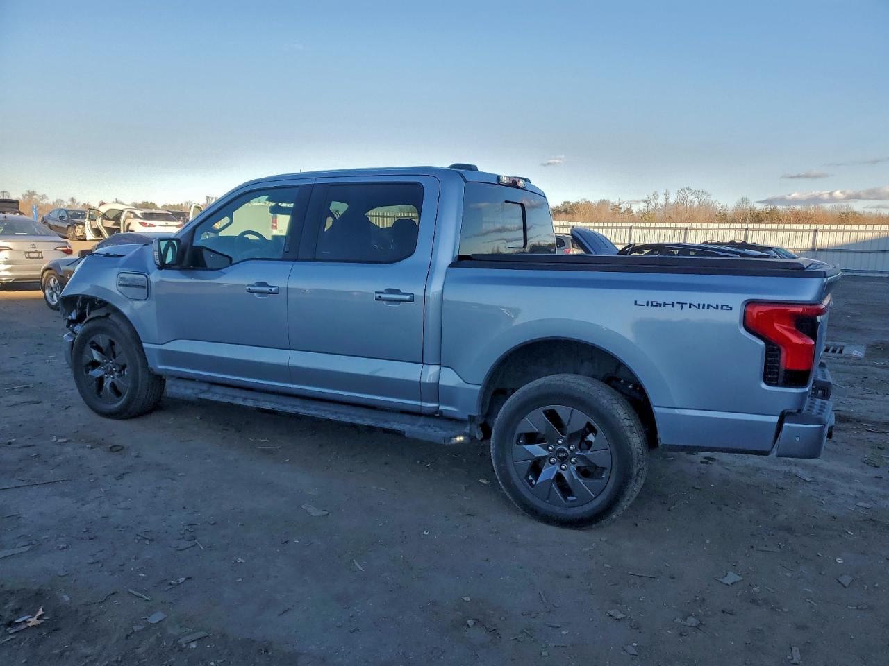 2022 FORD F150 LIGHTNING PRO photo 2