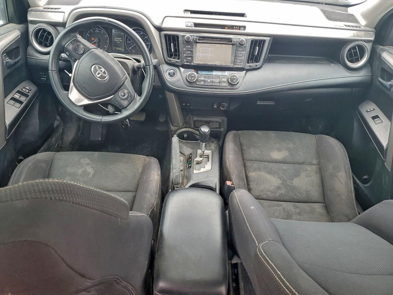 2017 TOYOTA RAV4 XLE photo 8