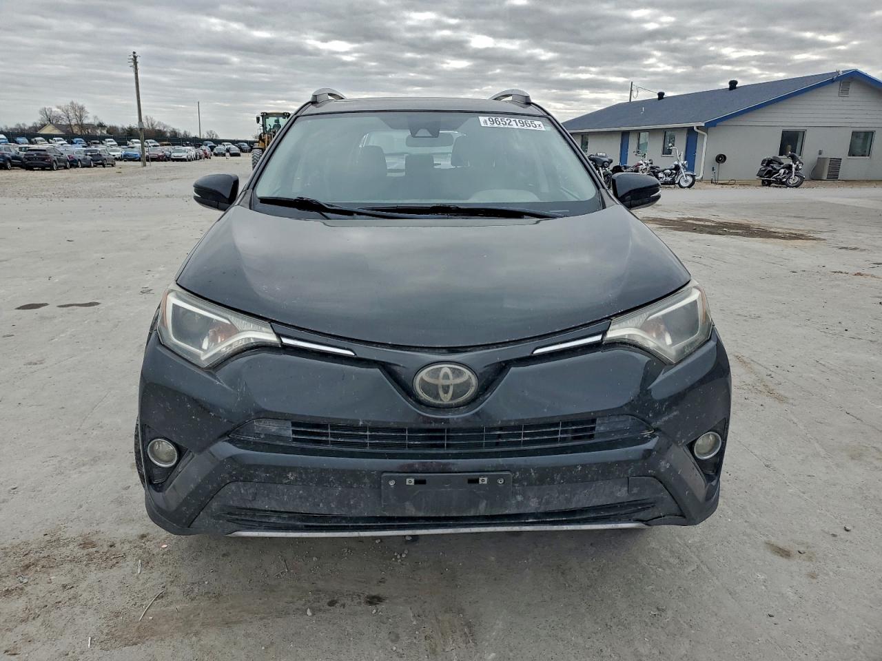2017 TOYOTA RAV4 XLE photo 5