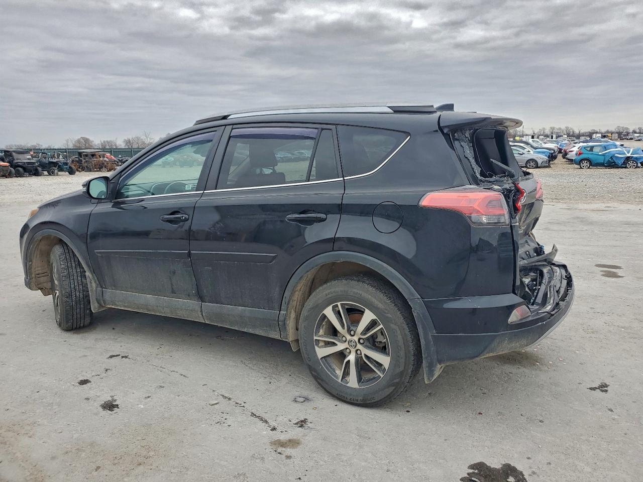 2017 TOYOTA RAV4 XLE photo 2