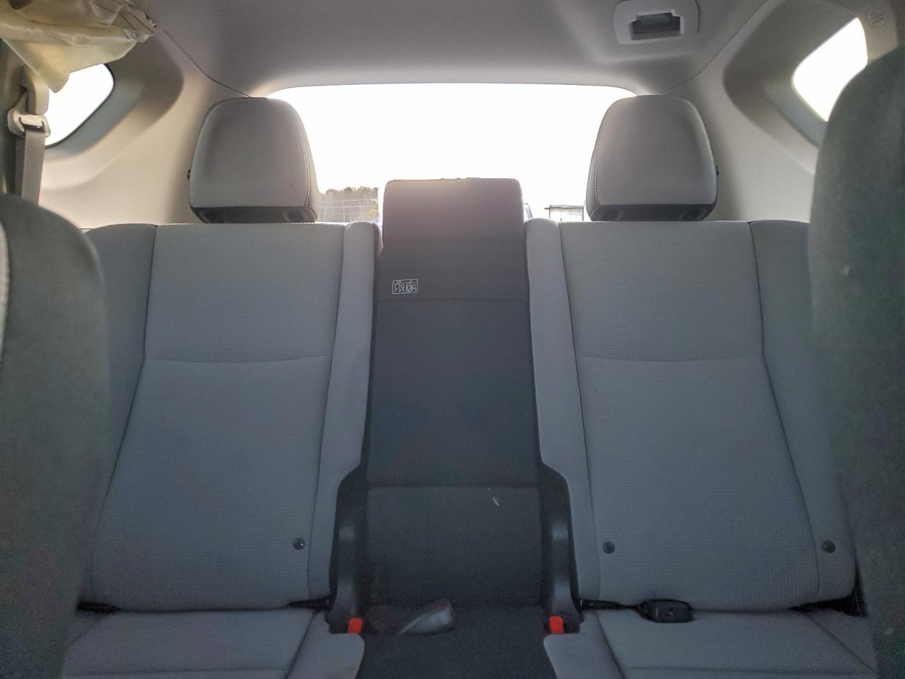 2018 TOYOTA RAV4 HV LE photo 10