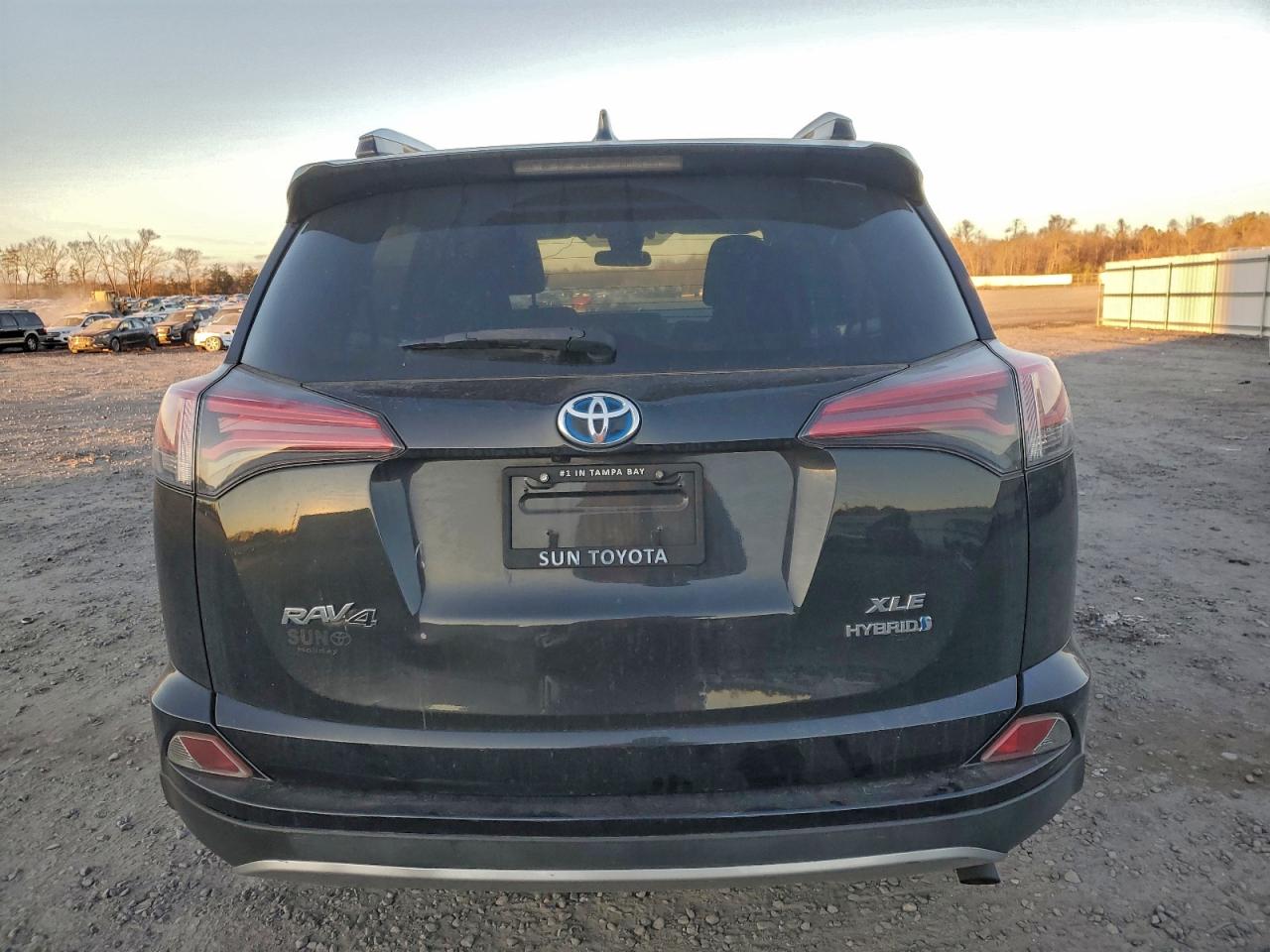 2018 TOYOTA RAV4 HV LE photo 6