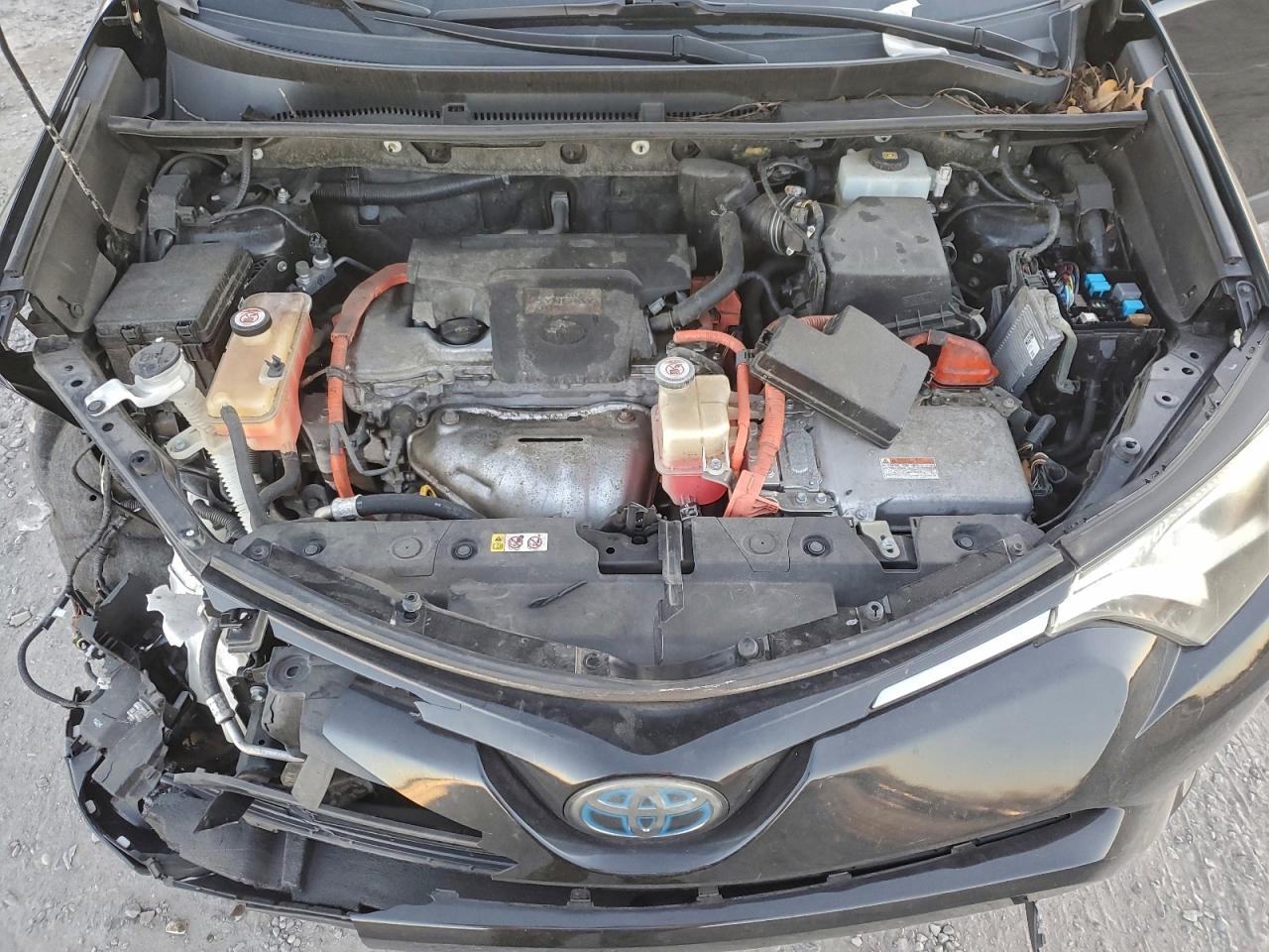 2018 TOYOTA RAV4 HV LE photo 12