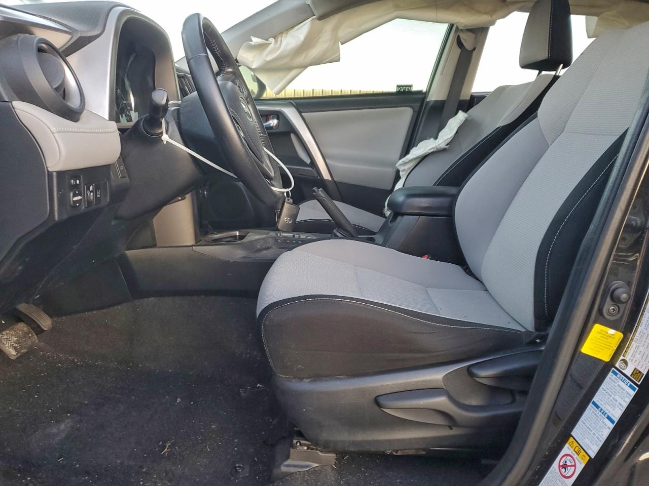 2018 TOYOTA RAV4 HV LE photo 7
